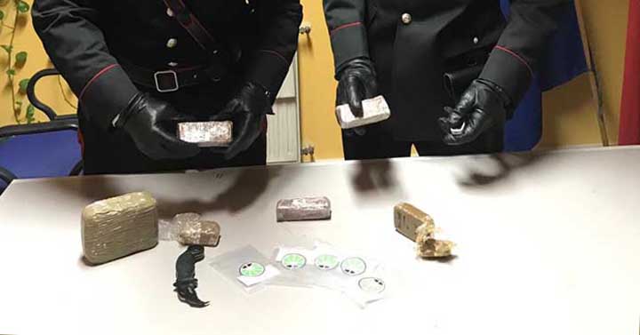 Roma. Retata Antidroga Dei Carabinieri A Tor Bella Monaca, Tor Vergata ...