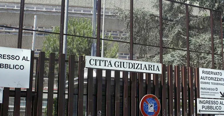 Roma. All’interno della Città Giudiziaria – imputato per il furto di un’autoradio – ruba una bicicletta elettrica. 36enne italiano identificato ed arrestato dalla Polizia