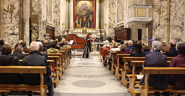 Segni. Successo nella Concattedrale di Santa Maria Assunta per il concerto “Fioriscon le viole” con il duo Emma Amarilli Ascoli alla viola ed Angela Picco al clavicembalo