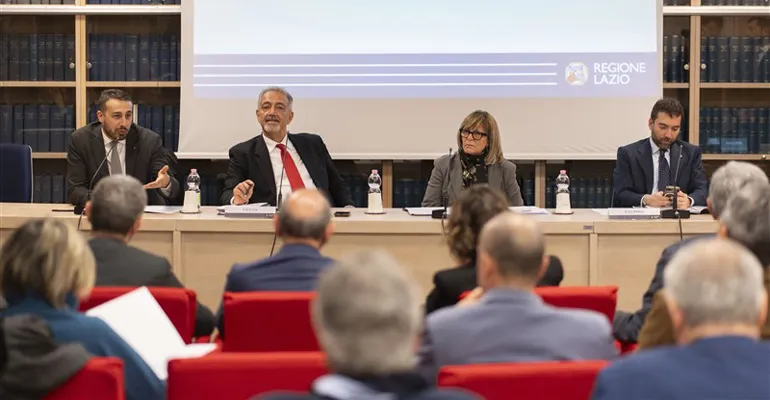 Mobilità sostenibile, siglato l’accordo tra Regione Lazio e Anci Lazio per lo sviluppo della rete dei percorsi verdi e ciclopedonali